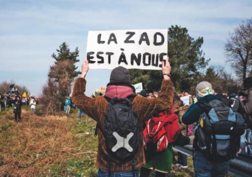 et moi, je m'enfuifui, je m'enfuyais