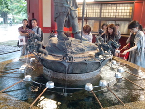 Fontaine à ablution du Senso-ji