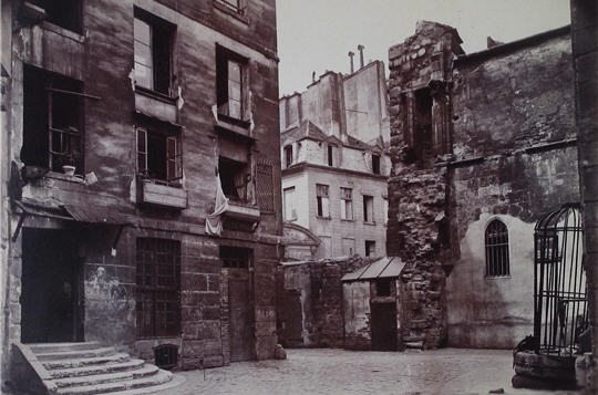 Paris, source près de l'église Saint Juline le Pauvre