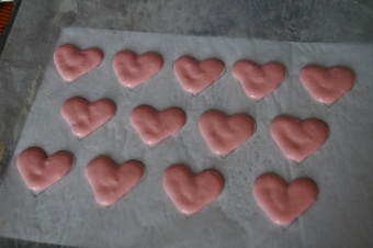 Macaron rose en coeur à la vanille pour la St-Valentin (en retard...)