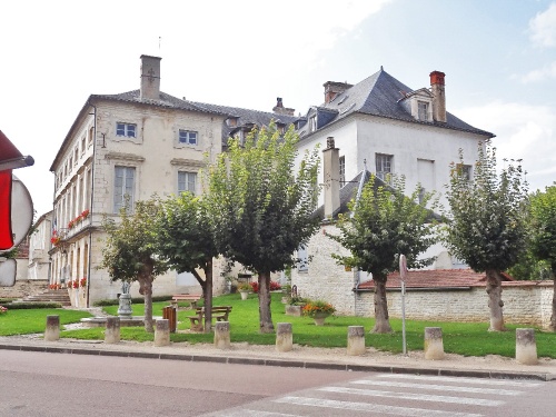 Une visite de Mussy sur Seine, bourg médiéval...