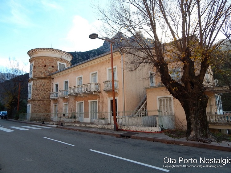 Hotel de la Tour .