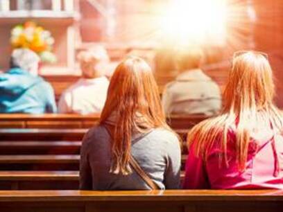 foi chrétien jeunes femmes église bancs sermon