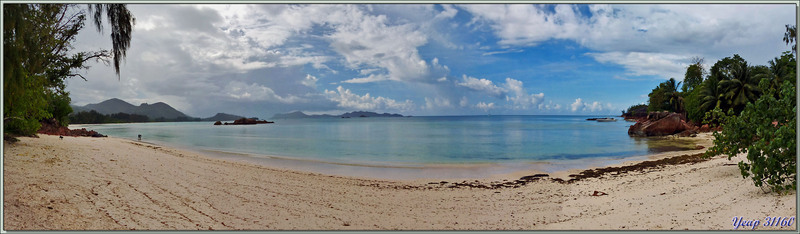 Panorama vu de Anse Gouvernement avec l'île Curieuse en arrière plan - Praslin - Seychelles