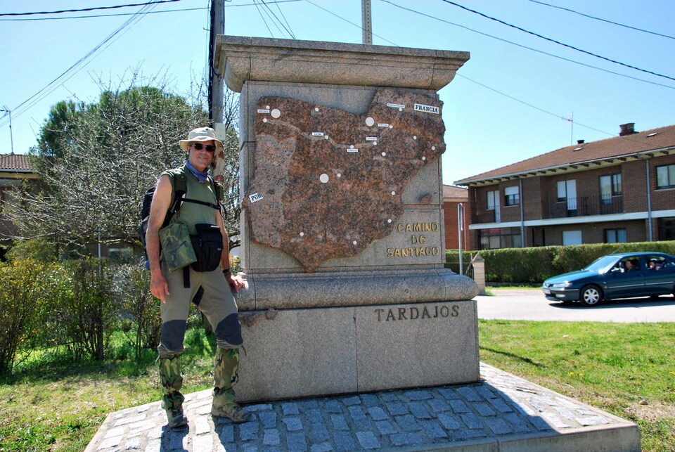 J37 - Tardajos - Monument au chemin à l'entrée du village