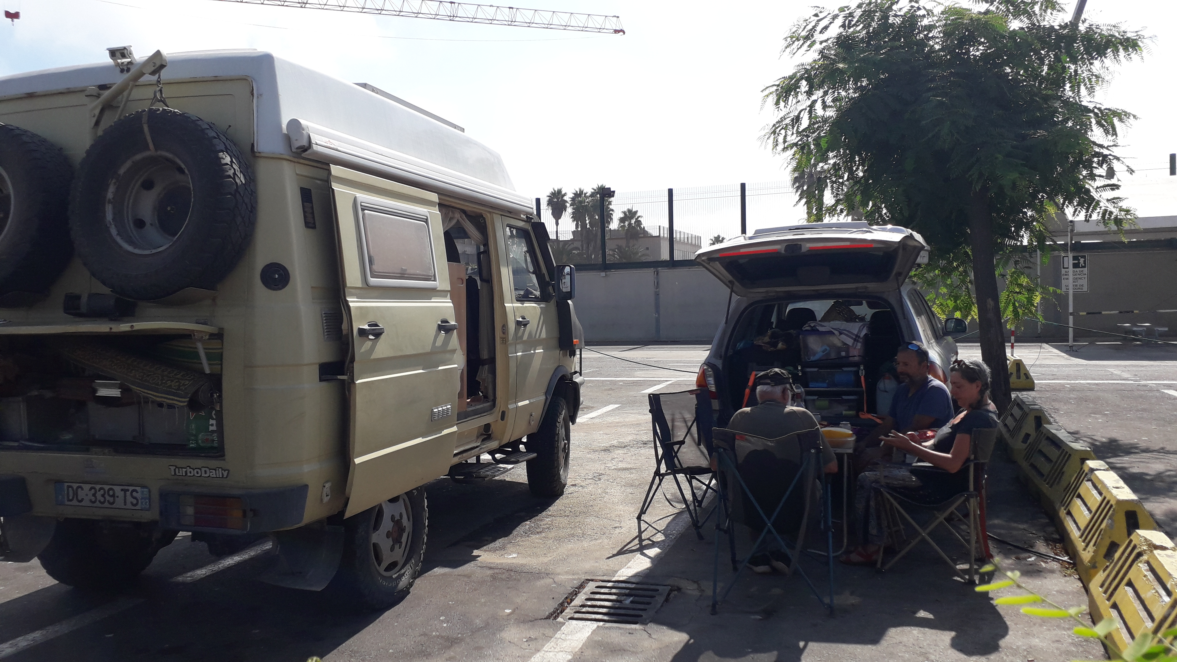 Sur le port avant l'embarquement