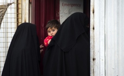 Neuf enfants et deux femmes djihadistes de retour en France