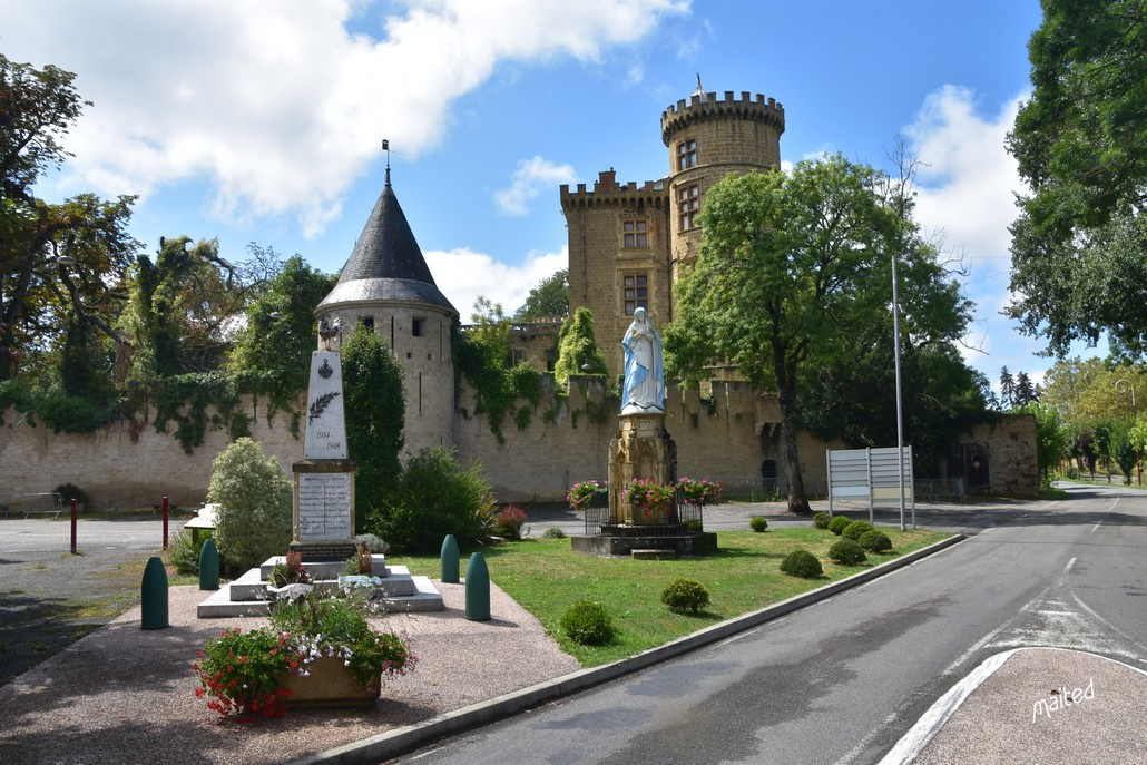 Monument aux morts, statue de la Vierge et château de Saint-Blancard (Gers)
