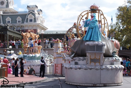 Magic Kingdom (Florida) - Celebrate A Dream Come True Parade