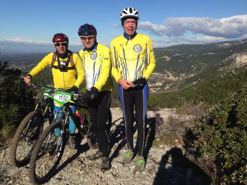 VTT : le mur de la peste à Lagnes