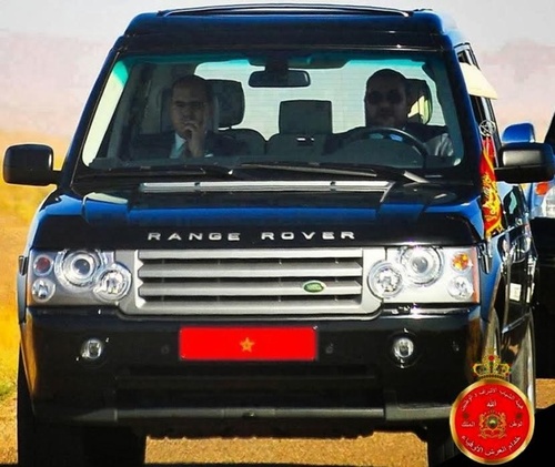 Mohamed 6 conduit un Range Rover avec mounir Almajidi
