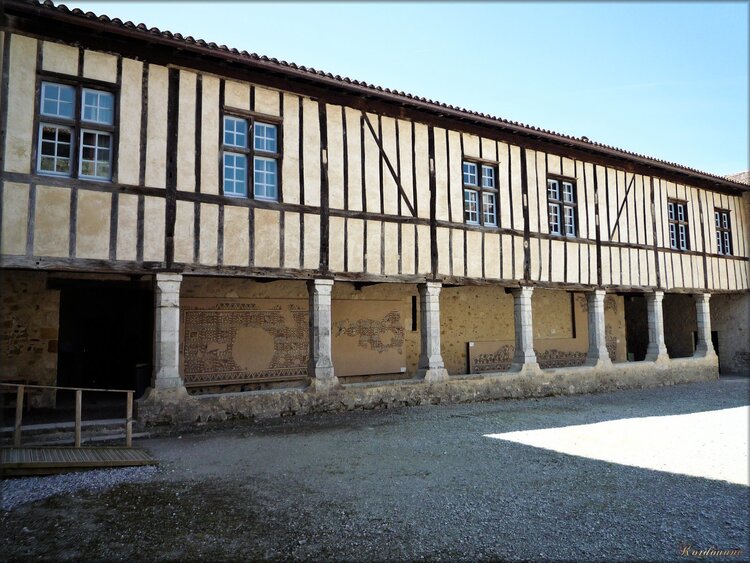 Photo du cloître de l'abbaye d'Arthous à Hastingues