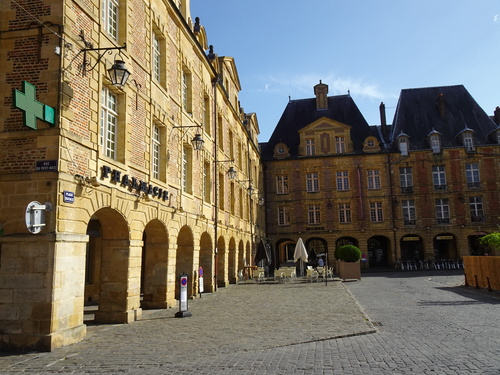 Autour de la Place Ducale à Zarleville dans les Ardennes (photos)