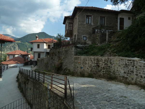 Metsovo, adossée à la montagne * 