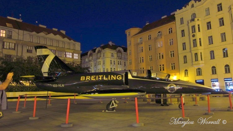 Prague : Avion de chasse en ville