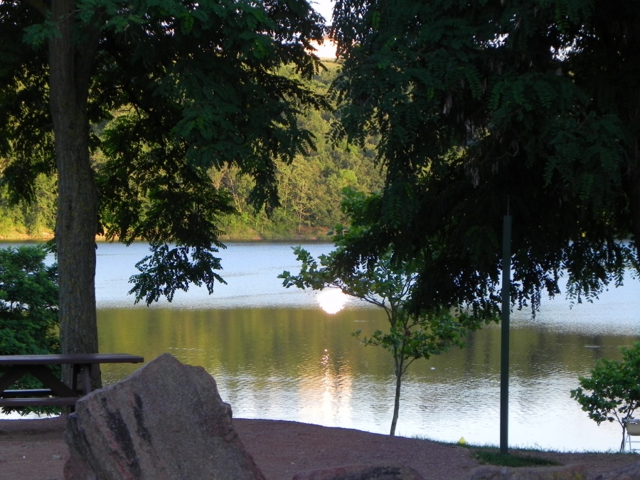Le lac de Villerest dept de la Loire 42300