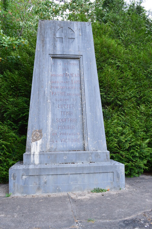 Entonnoirs de mines et croix du sergent rochas.