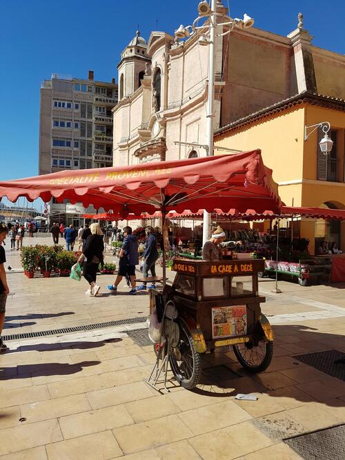 Toulon (le marché du cours Lafayette)