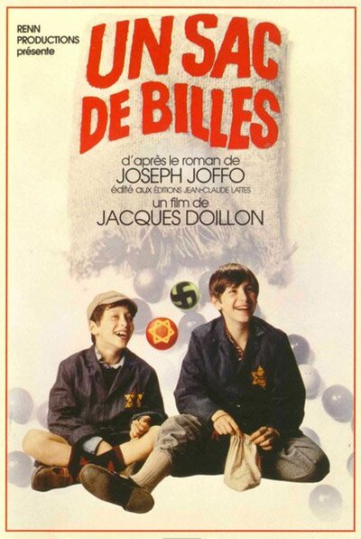 Un sac de billes (Affiche du film éponyme de Jacques Doillon, sorti en 1975, d’après le roman autobiographique de Joseph Joffo paru en 1973).
