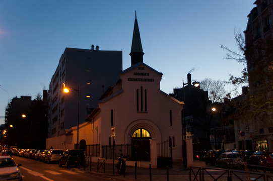 Temple Antoiniste-Paris rue Vergniaud janvier 2015 (flickr - Michael C.).jpg