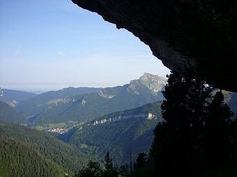 chartreuse-dent-crolles-encorbellement.jpg