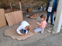 maternelle CE2 et CM : une cabane en carton