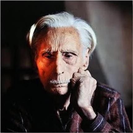 Peut être une image de 1 personne et texte