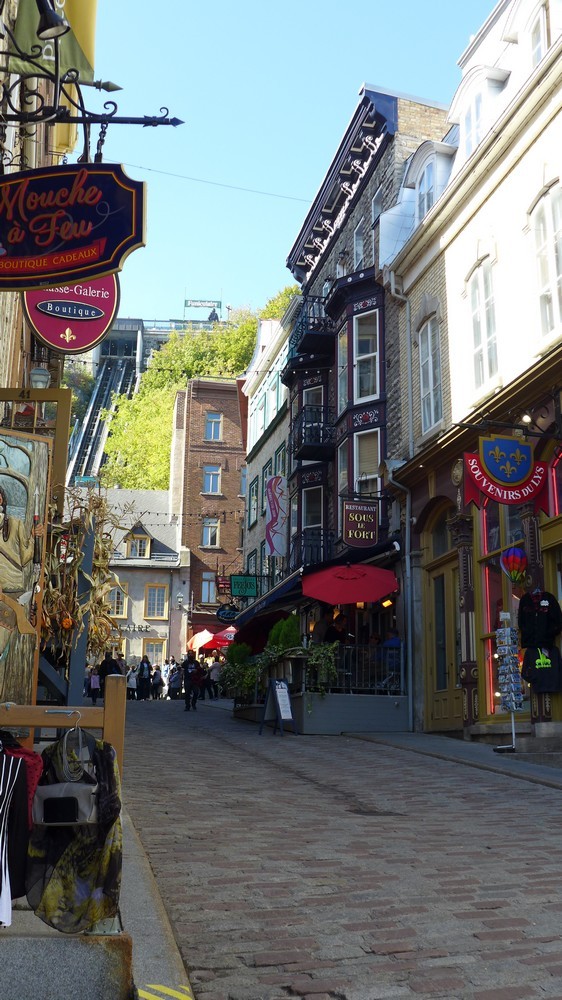 Québec: le quartier du petit Champlain et le Château Frontenac...