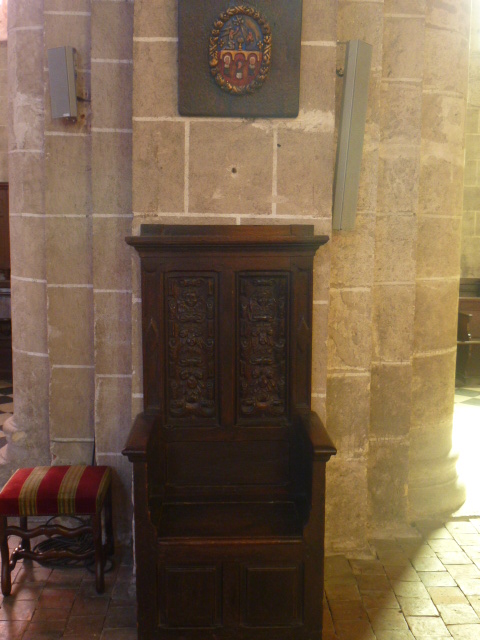 INTERIEUR DE NOTRE-DAME de BEAUGENCY, Vitraux, Chapiteaux, Statuaire ....