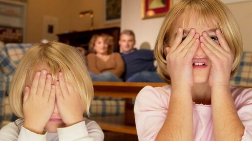 soeurs-devant-tv