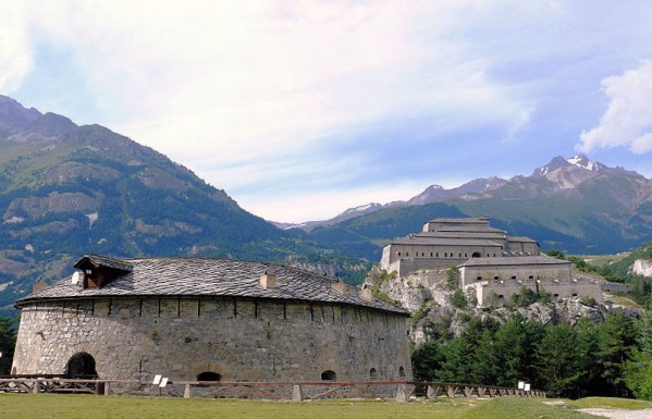 800px-Avrieux - Les forts de l'Esseillon - Redoute Marie-Th