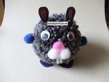 Pompon Lapin Gris devant