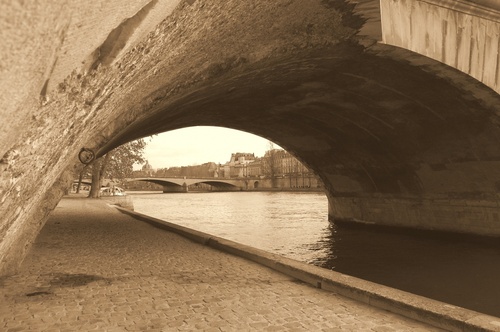 Les quais de Seine... sous les ponts