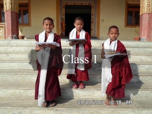 L'école Monastique des enfants mones de Phunthsok Tcheuling   Kathmandu Népal 