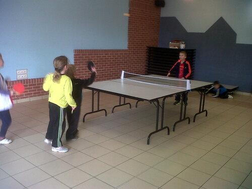 Activité tennis de table avec Frédéric