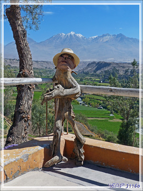 Panoramas vus du Mirador de Carmen Alto, avec accueil par Ekeko et un gnome - Aréquipa - Pérou 