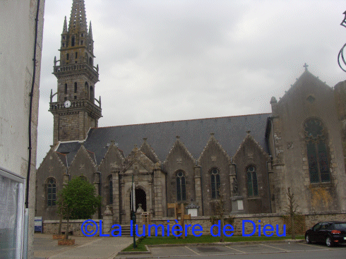 Kerizinen : L'église Saint Pierre et Saint Paul de Plounévez-Lochrist