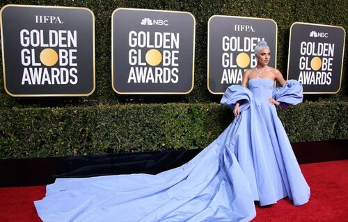 La robe de Lady Gaga aux Golden Globes est mise aux enchères