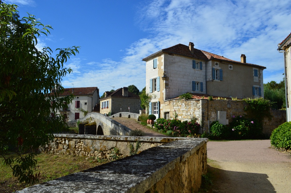 Vallée de la Dronne, village de Saint-Jean-de-Côle