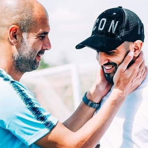 2018-2019 Mahrez Ryad signe au Manchester City (ici avec son coach Guardiola)