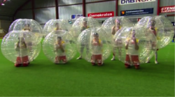 BUBBLE FOOT : faites du foot dans une bulle, par Guillaume et Stan 