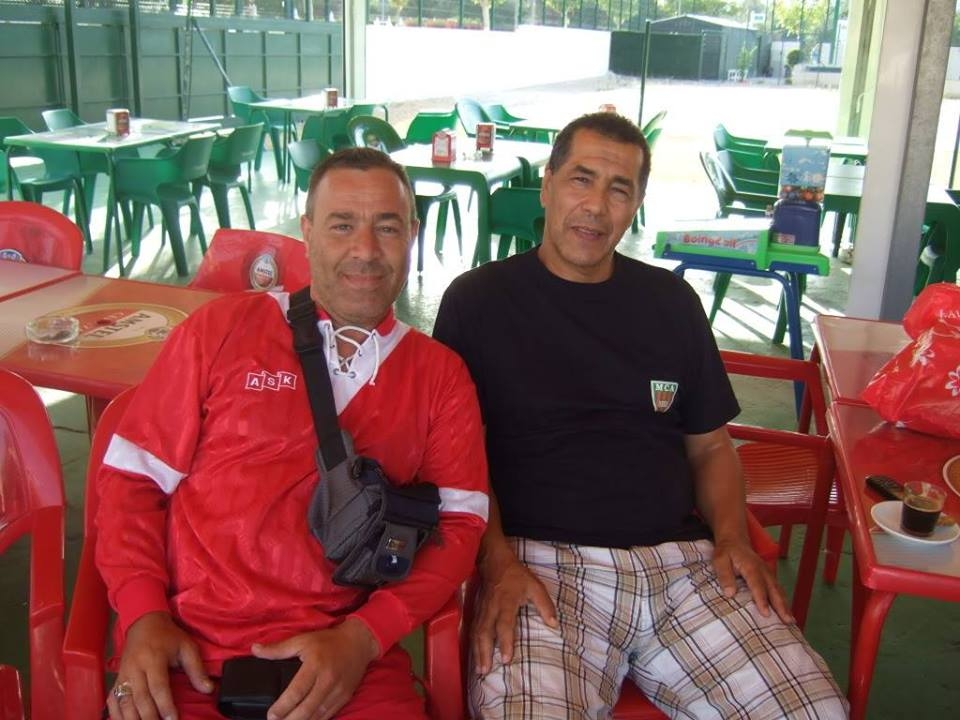 Ali Bencheikh avec un fan supporteurde l\'ASMO
