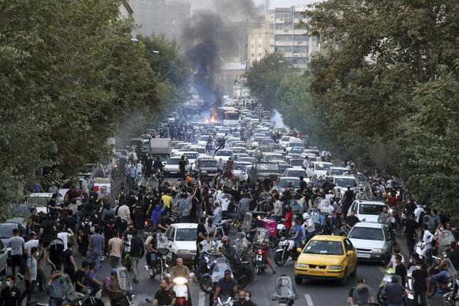 IRAN : DE LA RÉVOLTE A LA RÉVOLUTION ?  PLUS QUE JAMAIS, UNE NÉCESSAIRE SOLIDARITÉ !