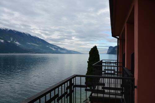 Vue de notre chambre à l'hôtel Capo Reamol à Limone sul Garda