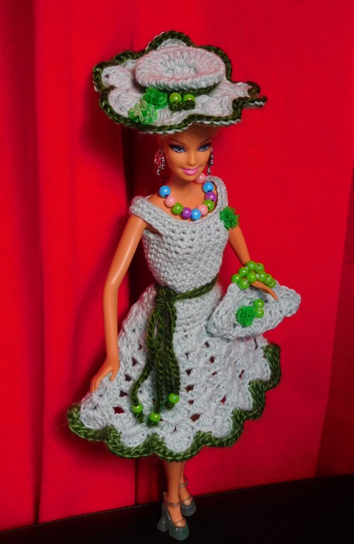 Esmeralda dans une robe verte