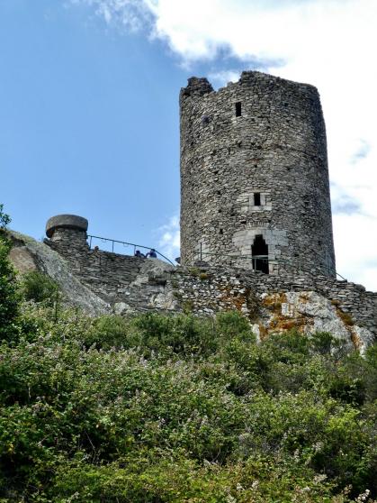 Peut être une image de nature et château