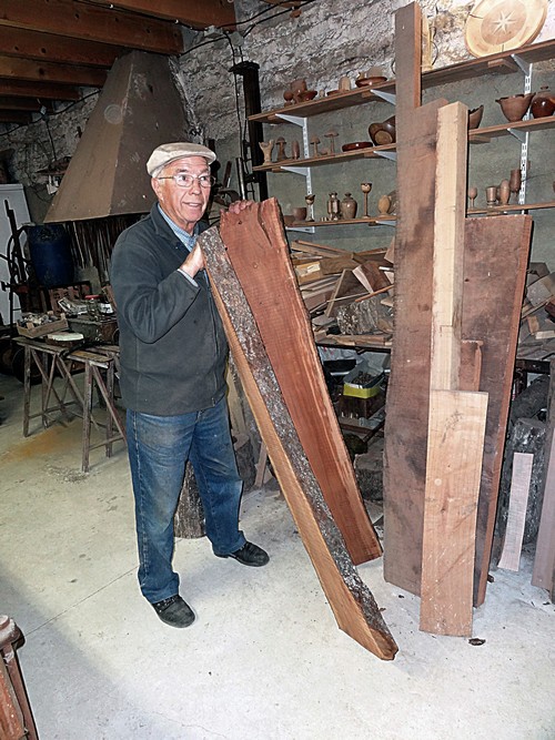 Dans l'atelier de Jean Glace, tourneur sur bois à Laignes...