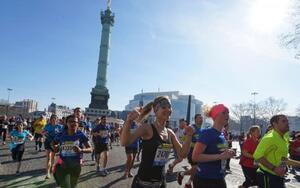 season marathon paris runners running   