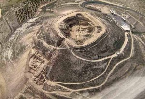 Israël : Le vrai tombeau d'Hérode 1er, le Grand, sous le Mont Hérodion. (Albert Fagioli)