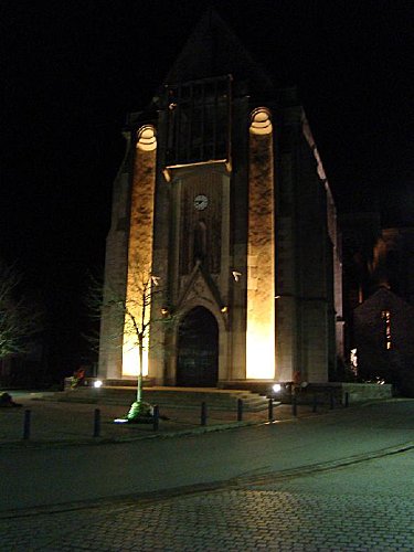 Rouge_25685_L-Eglise-eclairee.jpg